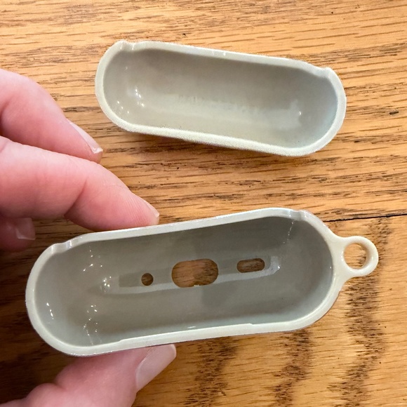 NWOT Velvet Caviar Nude Vibe Checker AirPod Case - Picture 5 of 5